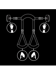 FETISH SUBMISSIVE - POSITION MIT OFFENEN BEINEN UND HANDSCHELLEN MIT N