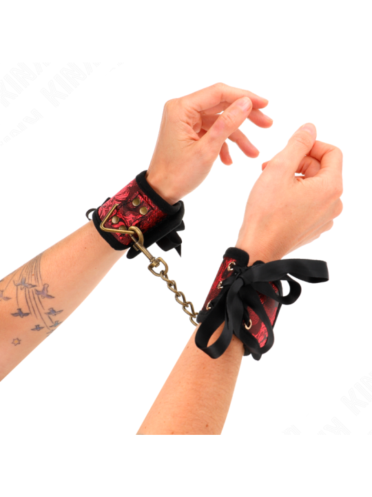 KINK - ROOD-ZWARTE SCANDAL DESIGN POLSBANDJES MET STRIKDETAIL 24,5 CM 