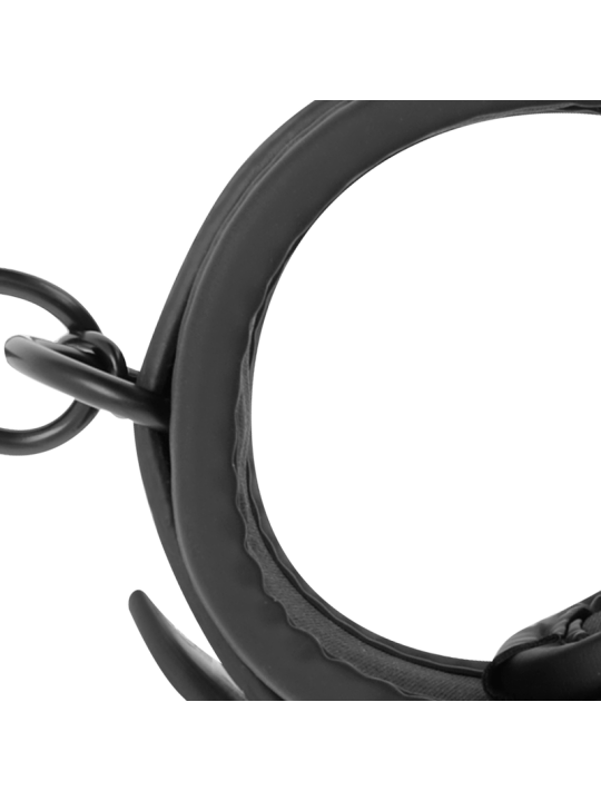 FETISH SUBMISSIVE - MEESTER POSITIE MET 4 NIET-PRENE VOERING HANDBOEIE