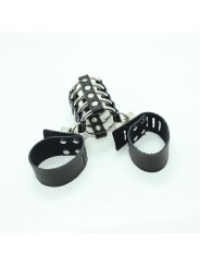 OHMAMA FETISH - PENISKOOI MET METALEN RINGEN EN LEDEREN BANDEN